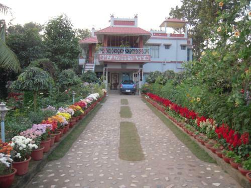 Hostal Rater Tara Diner Rabi Guest House