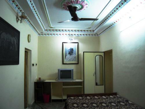 Hostal Rater Tara Diner Rabi Guest House