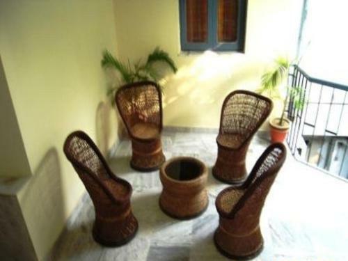 Hostal Rater Tara Diner Rabi Guest House
