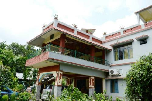 Hostal Rater Tara Diner Rabi Guest House