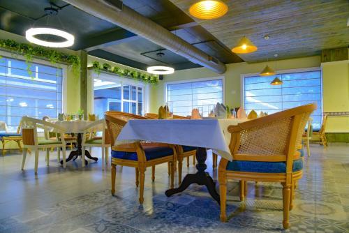 Hotel Infinitea Tea Garden Resort