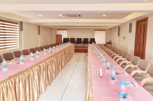 Navaratna Inn - A Luxury Hotel