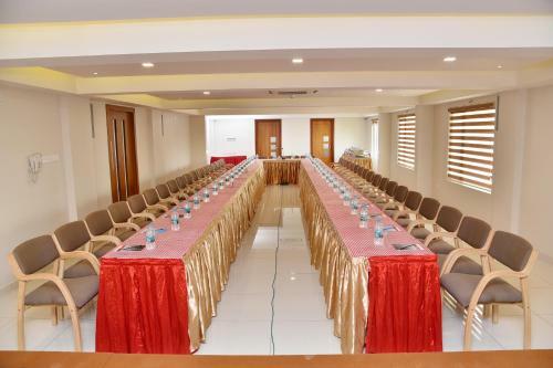 Navaratna Inn - A Luxury Hotel