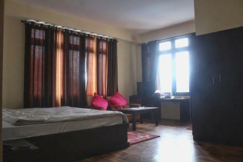 Hotel Pine Village Retreat
