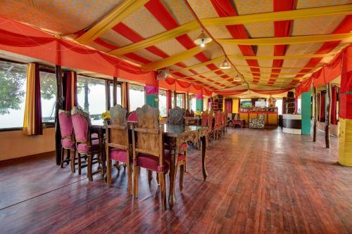 Hotel Oyo 43476 Vatika Resort