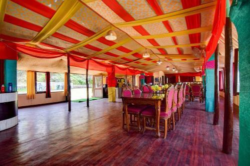 Hotel Oyo 43476 Vatika Resort