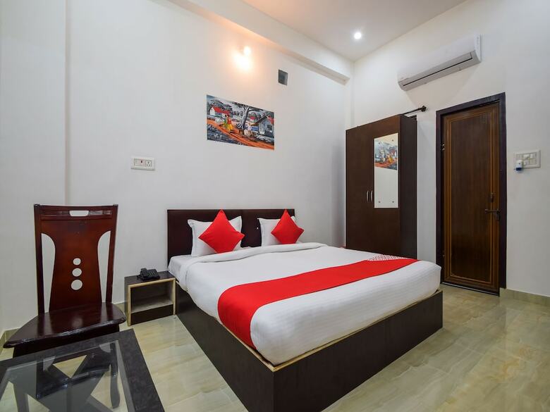 Oyo 10682 Hotel Blue Lotus