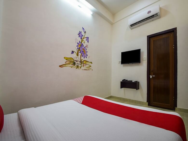Oyo 10682 Hotel Blue Lotus