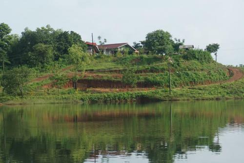 Hotel Sona Villa, The Lake Chalet