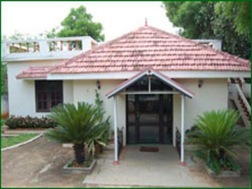 Hotel The Kuttalam Heritage