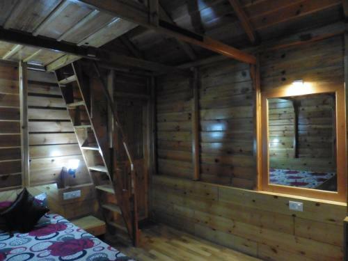 Lodge Pangot Retreat