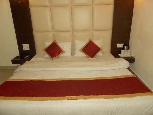 Hotel Royal Stay Near Mall Road