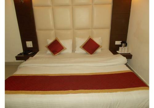 Hotel Royal Stay Near Mall Road