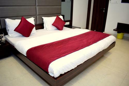Hostal Hotel Sunrise Palace By Sky Stays
