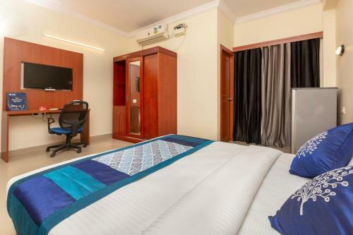 Oyo 22105 Hotel Half Moon Inn