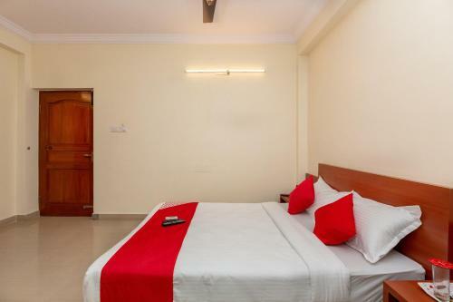 Oyo 22105 Hotel Half Moon Inn