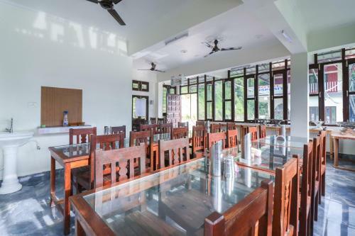 Oyo 47959 Hotel Prosperity & Restaurant
