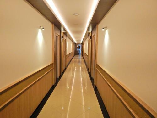 Hotel Aadhi