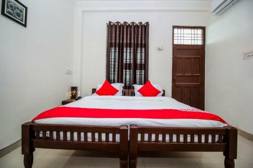 Oyo 18272 Hotel Lambodar