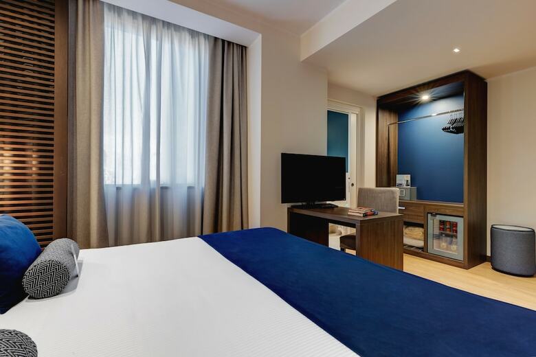 Fly Dec� Hotel
