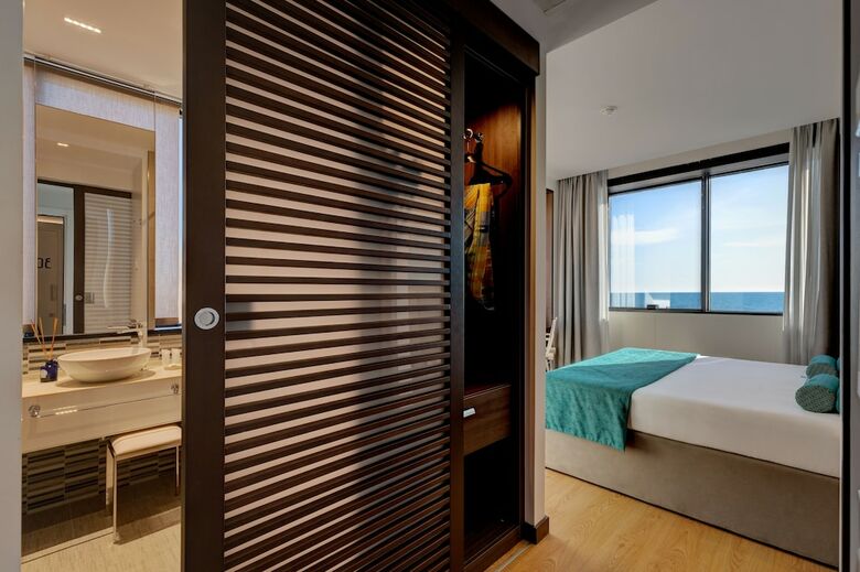 Fly Dec� Hotel