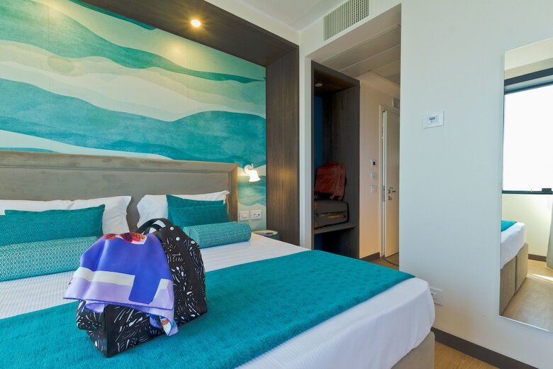 Fly Dec� Hotel