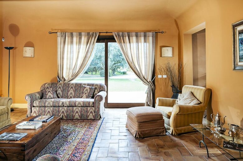 Classic Holiday Villa With Pool In Sicily, Italy