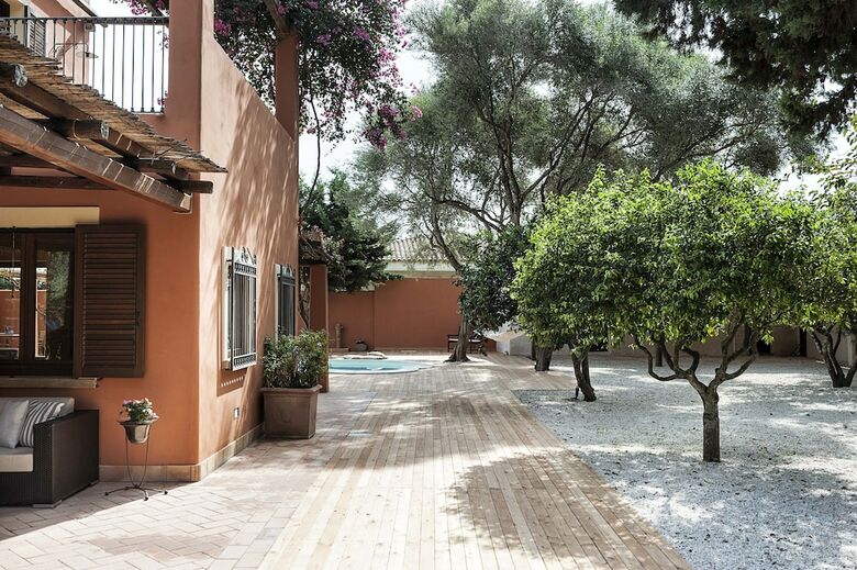Classic Holiday Villa With Pool In Sicily, Italy