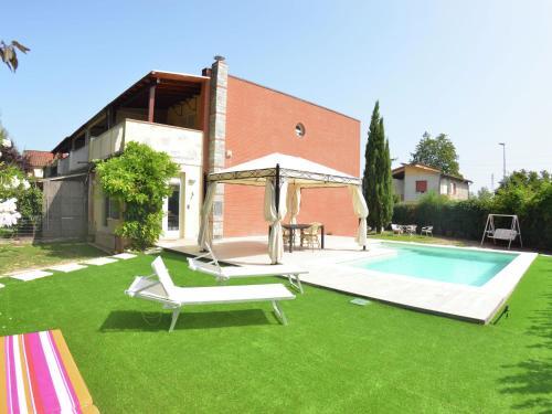 Beautiful Villa In Lucca With Swimming Pool