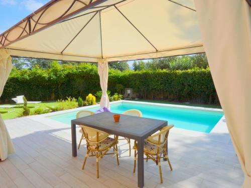 Beautiful Villa In Lucca With Swimming Pool