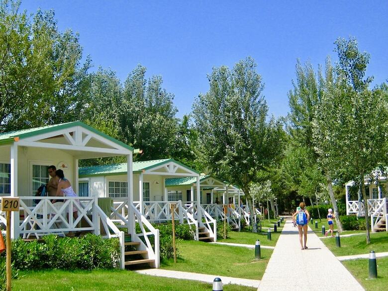 Isamar Holiday Village