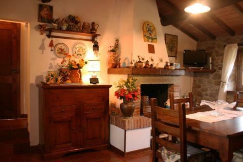 Rigomagno Villa Sleeps 6 Pool Wifi