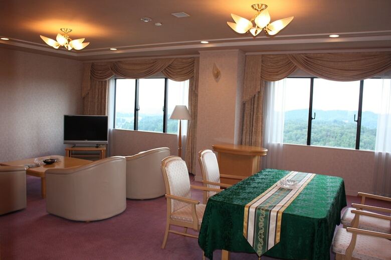 Royal Hotel Toyama Tonami