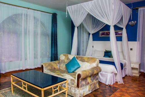 Hotel Karen Inn & Suites