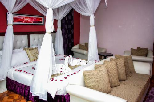 Hotel Karen Inn & Suites