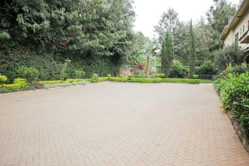 Hotel Karen Inn & Suites