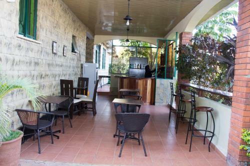 Hotel Karen Inn & Suites
