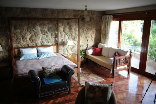 Hostal Zereniti House