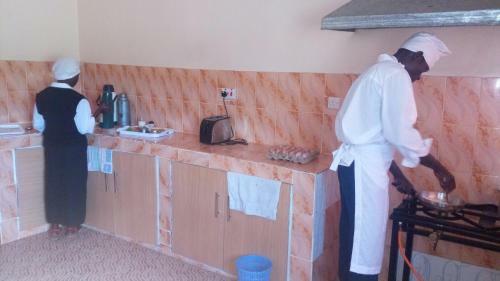 Hostal Enkang Eseriani Guest House