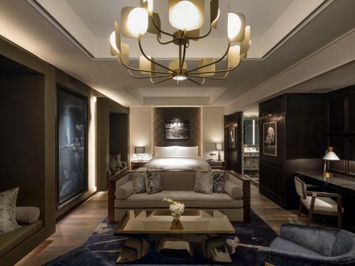 Hotel Art Paradiso, Paradise City