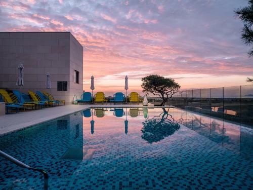 Hotel Art Paradiso, Paradise City