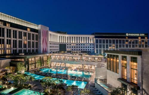 Hotel Art Paradiso, Paradise City