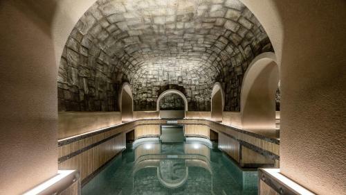 Hotel Art Paradiso, Paradise City