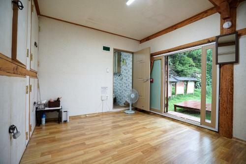 Hostal Former Guamseowon Hanok Guesthouse