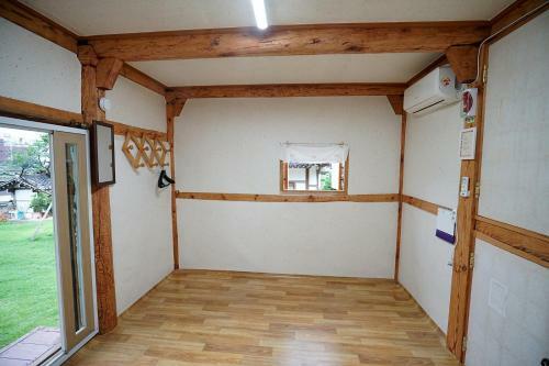 Hostal Former Guamseowon Hanok Guesthouse