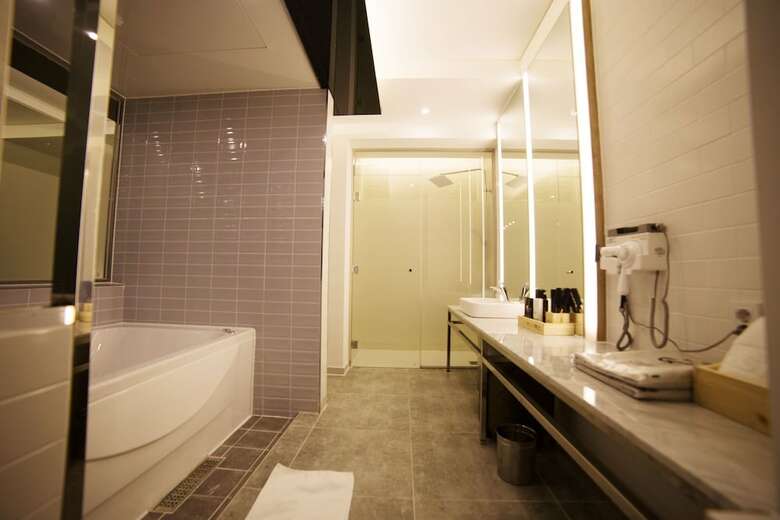 Instar Tourist Hotel