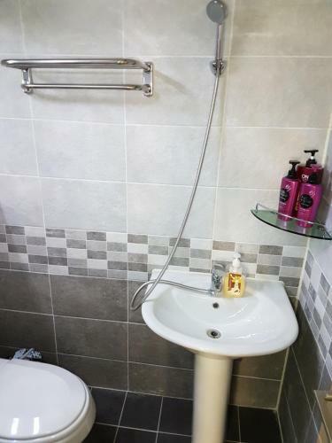 Bed & Breakfast Roommate In Ehwa