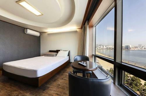 Bridge Hotel