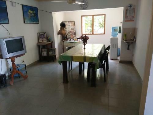 Mama Daisy's Homestay Rekawa.