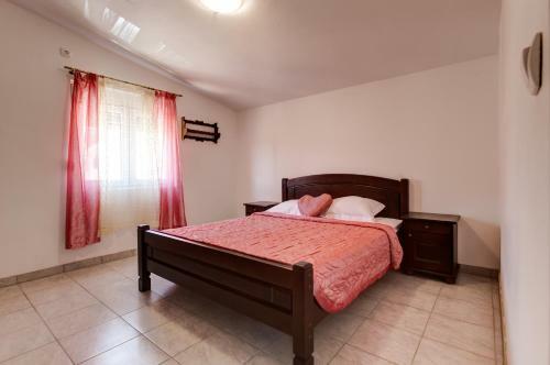 David & Hanna Apartments